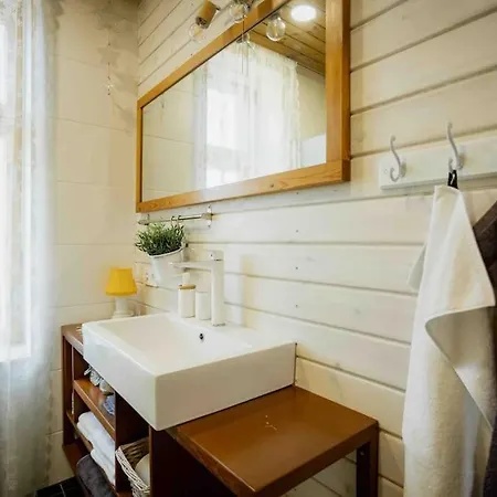 Riinude Kodumajutus * Kuressaare