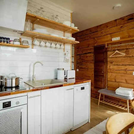 Riinude Kodumajutus كوريسارِ