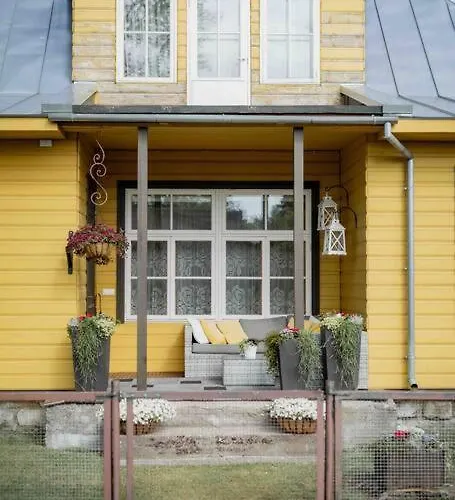 Riinude Kodumajutus * Kuressaare